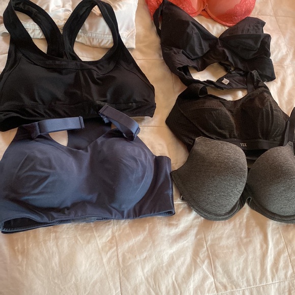 Bag of bras : sport, lightly lined, not lined etc size range 34d - 36dd M - L. - Picture 4 of 7